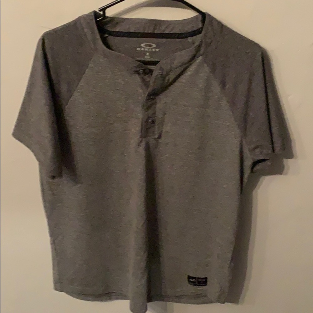 Men’s medium hydroponix Oakley Henley